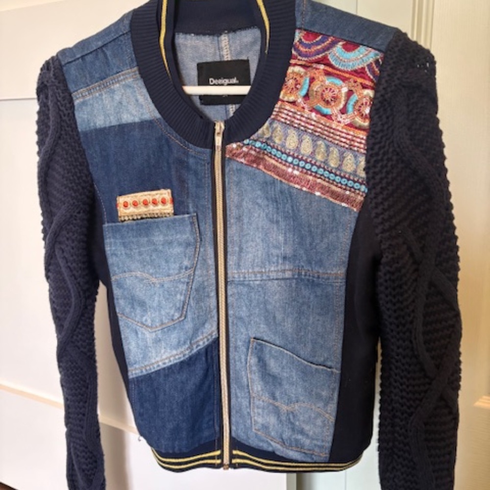 DESIGUAL sz XS jeans jacket blue denim with cable knit sleeves deco embroidery